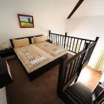Everwood & Restaurant Hotel