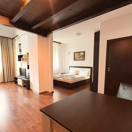 Everwood & Restaurant Hotel