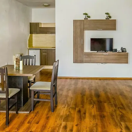 Everwood & Restaurant Hotel