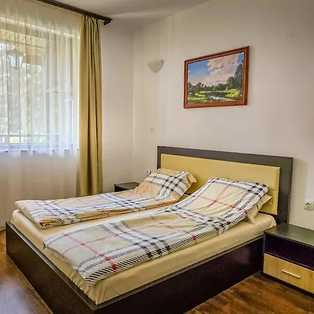 Everwood & Restaurant Hotel