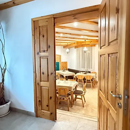 Everwood & Restaurant Hotel