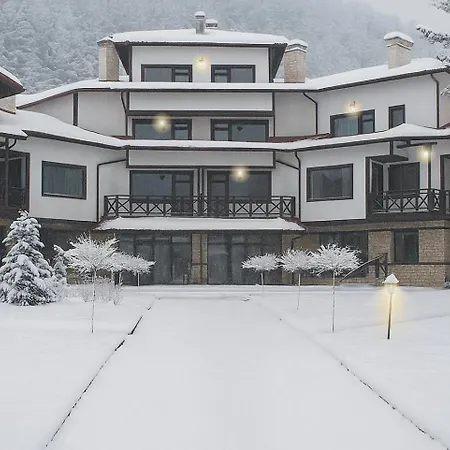 Everwood & Restaurant Hotel