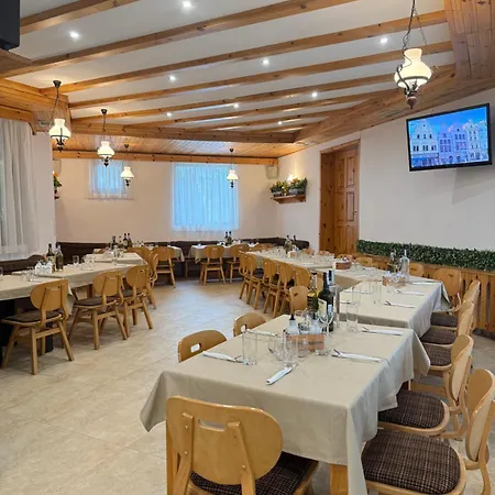 Everwood & Restaurant Hotel 3*