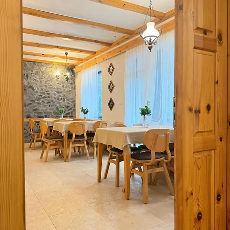 Everwood & Restaurant Hotel