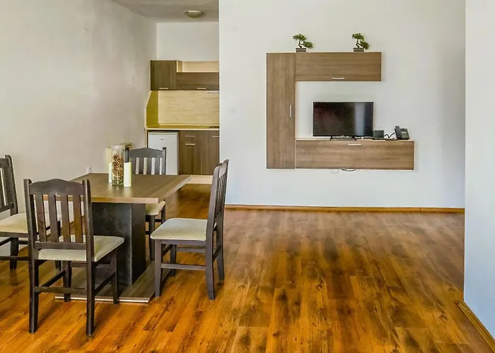 Everwood & Restaurant Hotel