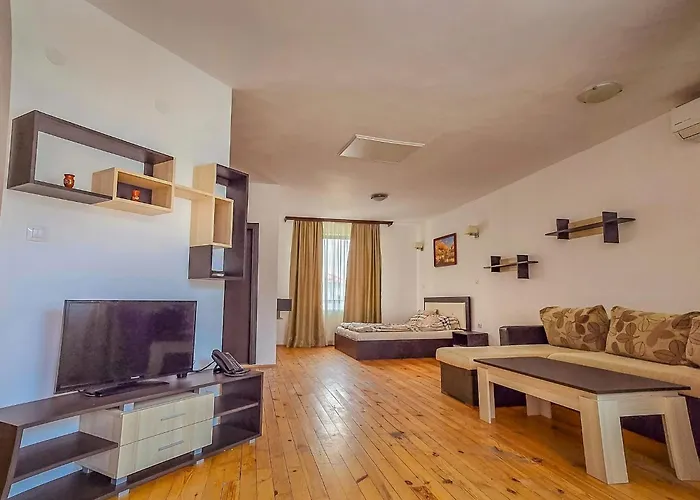 Everwood & Restaurant 3* Govedartsi