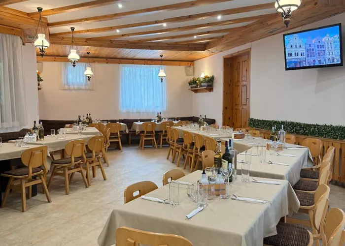 Everwood & Restaurant Hotel 3*